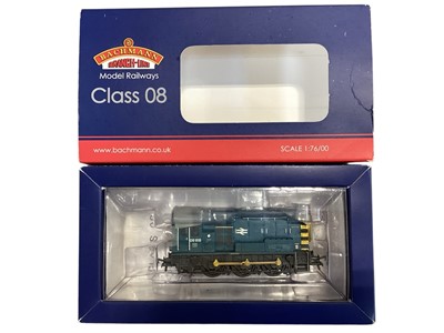Lot 1955 - Bachmann Class 57/0 Diesel 57008 'Freightliner Explorer' 32-750, Class 66 Diesel 66701 GBRF 32-727 and Class 08 Blue Wasp Stripes (weathered) 32-115B, all boxed (3)
