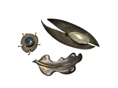 Lot 61 - Anthony Panton Hawksley (1921-1991), jewellery to include an abstract silver brooch mounted with mother of pearl (London 1964), 8.5cm, silver and opal doublet flower shaped pendant (London 1981...