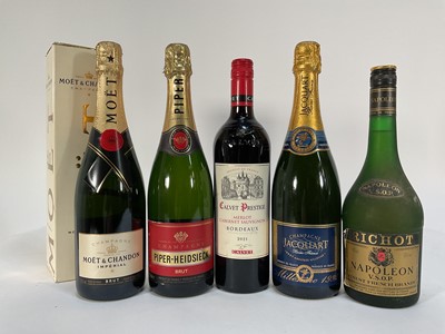 Lot 66 - Eleven mixed bottles to include Moët and Piper Heidsieck champagne, Myers's Rum, Cherry Brandy and others