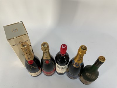 Lot 66 - Eleven mixed bottles to include Moët and Piper Heidsieck champagne, Myers's Rum, Cherry Brandy and others