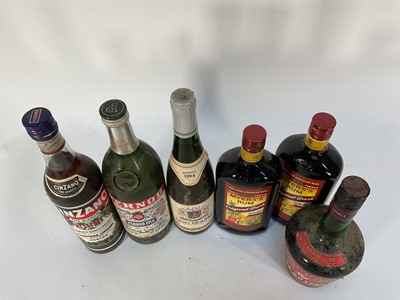 Lot 66 - Eleven mixed bottles to include Moët and Piper Heidsieck champagne, Myers's Rum, Cherry Brandy and others