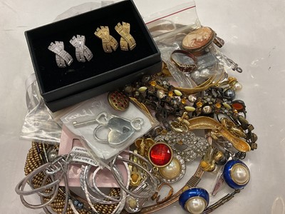 Lot 971 - 9ct gold garnet dress ring, two pairs of vintage Christian Dior clip on earrings and various other costume jewellery