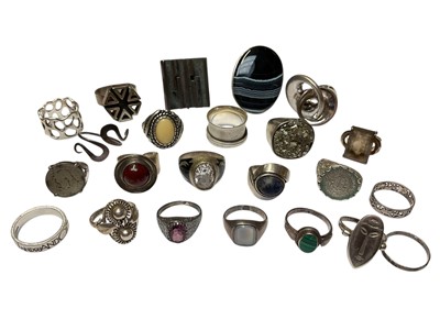 Lot 64 - Group of silver and white metal rings to include abstract modernist designs, large oval banded agate ring, other gem set etc