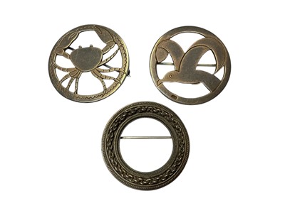 Lot 66 - Three 1930s silver circular brooches depicting a crab, a seagull and a wreath by Henry George Murphy, all bearing the Falcon studio mark, 32mm diameter