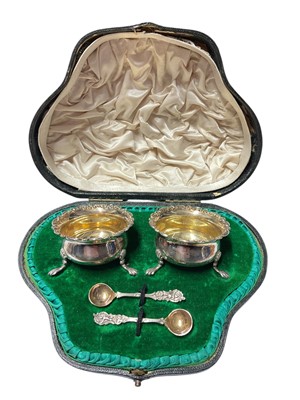 Lot 166 - Pair of late Victorian silver salts of cauldron form with gilded interiors and each raised on three paw feet, (London 1898), together with matching salt spoons, in a velvet lined fitted case, al...