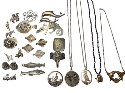 Lot 78 - Collection of silver and white metal animal, fish and bird jewellery to include brooches, pendants and a pair of earrings