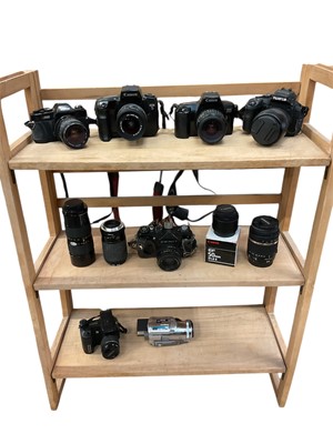 Lot 2858 - Group of cameras and accessories