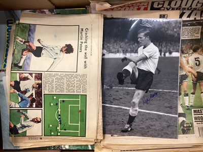 Lot 1133 - 1000 Tottenham homes 1970s (200) 1980s (800 in aways) plus memoribilia newspapers and magazines