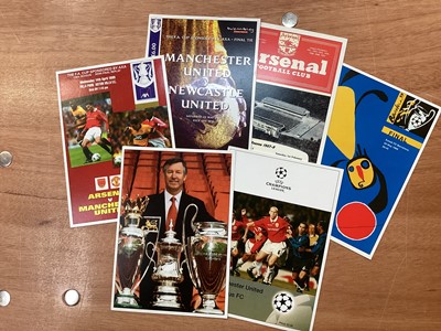 Lot 1134 - 52 x 1998-99 Manchester United home and away treble season programmes including treble postcard set and Champions League official UEFA tournament booklet