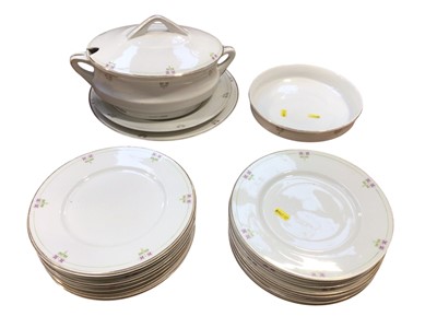 Lot 5034 - 19th century English table service to include tureen and 16 of the same plates