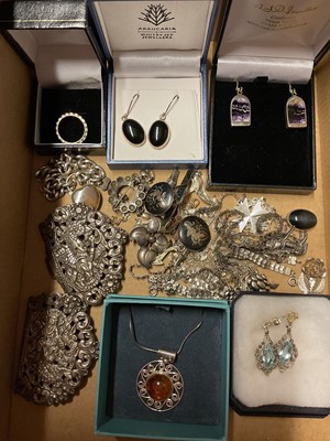 Lot 289 - Group of vintage silver and white metal jewellery