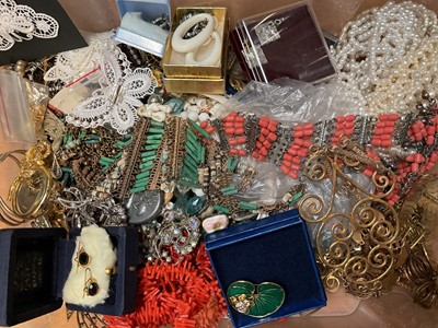 Lot 291 - Collection of vintage costume jewellery to included various Egyptian jewellery, bead necklaces, brooches, earrings and bijouterie