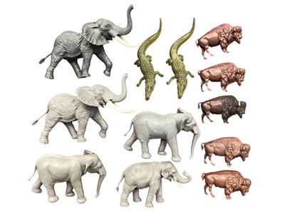 Lot 2067 - Britains plastic Zoo & Farm animals and accessories (1 box)