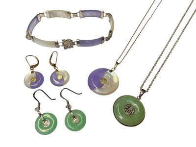 Lot 143 - Chinese purple hardstone and mother of pearl disc pendant with gold mounts on gold chain, both marked 14K, and a pair of matching earrings