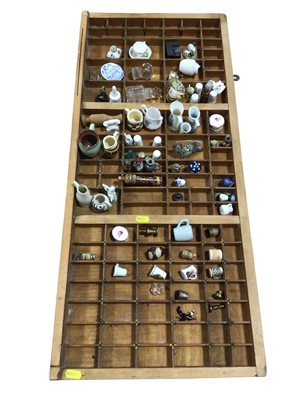 Lot 5087 - Lot small ornaments and collectables displayed in a printer's tray