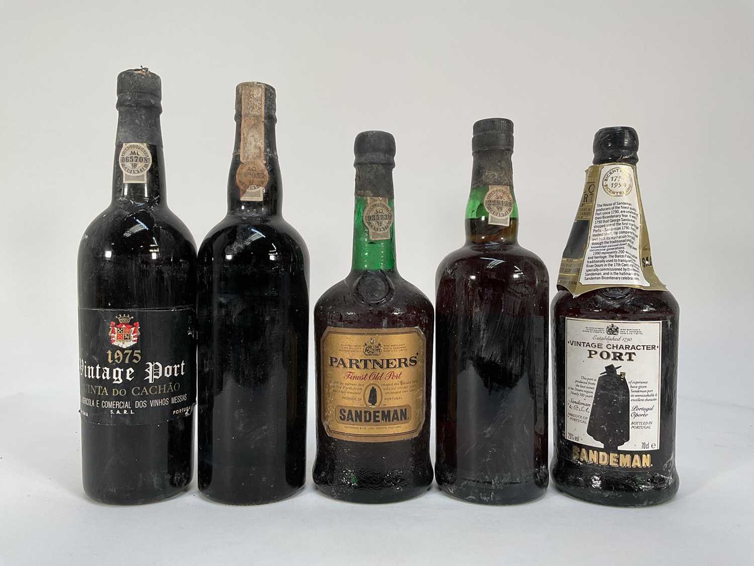 Lot 36 - Five bottles of port, Quinta Do Cachao 1975, Sandeman (x2), Peatlings 20 year old Tawney port and another bottle lacking label