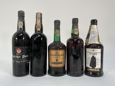 Lot 36 - Five bottles of port, Quinta Do Cachao 1975, Sandeman (x2), Peatlings 20 year old Tawney port and another bottle lacking label