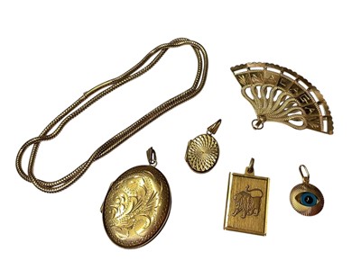 Lot 207 - Group of gold and yellow metal jewellery