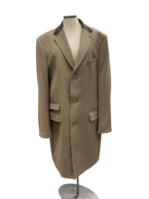 Lot 2566 - Gentleman's Boden covert coat with velvet collar, size 44