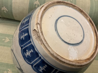 Lot 25 - Chinese Kangxi blue and white jar