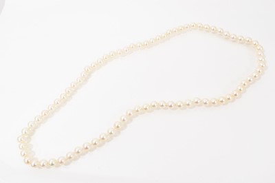 Lot 471 - Cultured pearl necklace