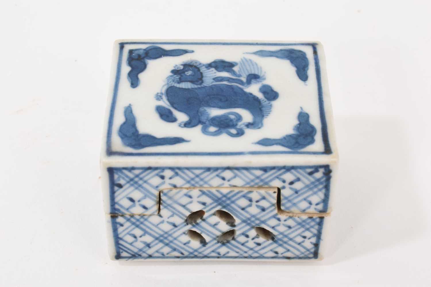 Lot 28 - Chinese blue and white lidded box