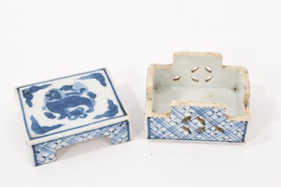 Lot 28 - Chinese blue and white lidded box