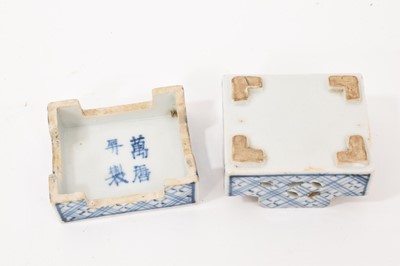 Lot 28 - Chinese blue and white lidded box