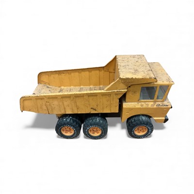 Lot 2107 - Louis Marx vintage tin plate mobile crane (no tracks) and Super Sanson dump truck (2)