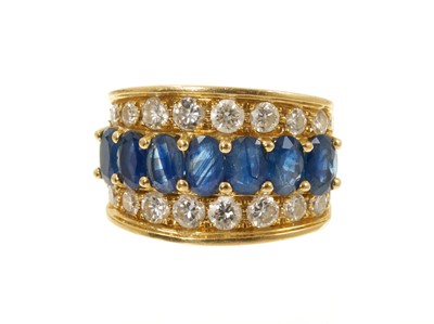 Lot 464 - Sapphire and diamond dress ring