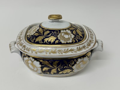 Lot 141 - Early 19th century English porcelain sucrier and cover with gilt and blue foliate bands on white ground, 11.5cm high x 18cm wide