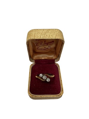 Lot 279 - Diamond three stone ring 18ct gold crossover setting