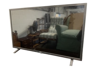 Lot 5166 - 32" LG TV with remote control