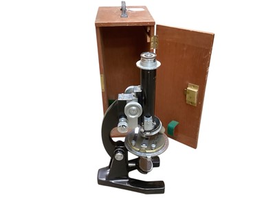 Lot 3018 - Mid 20th century microscope by J. Swift & Son, London, No. 18997, in a mahogany case