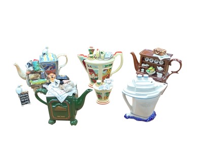 Lot 2364 - Ten Paul Cardew novelty teapots including Queen of Hearts and Flying Saucer