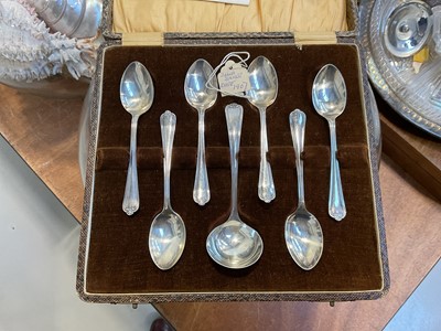 Lot 5129 - Set six silver teaspoons and matching cream ladle in fitted case