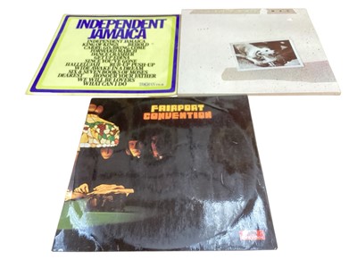 Lot 2707 - Fairport Convention debut LP on Polydor, some light marks on Side 2 VG/VG together with debut single 'If I had a ribbon bow' - Track 604020, plain white sleeve has reference to Roger Day, Shore...
