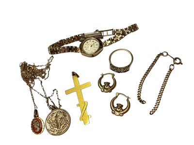 Lot 319 - Group of 9ct gold jewellery to include two pendants on chains, cross pendant, gem set ring, pair of earrings, piece of chain and a ladies 9ct gold wristwatch