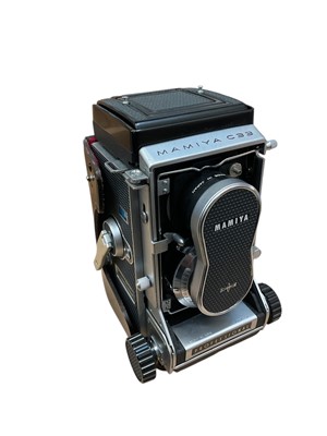 Lot 2862 - Mamiya C33 Professional twin lens reflex camera in carry case