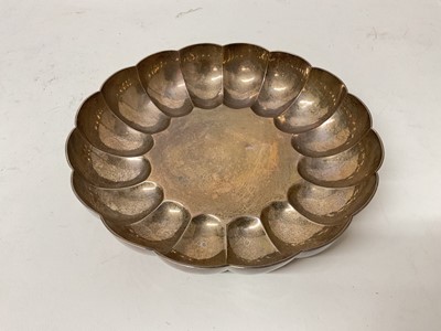 Lot 919 - Good quality silver strawberry dish with scalloped bowl, London 1972