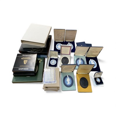 Lot 5016 - Group of commemorative Wedgwood, including Royal jasperware medallions, some with boxes and certificates