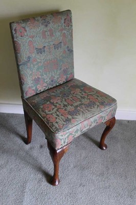Lot 1293 - Early 18th century walnut side chair, silk damask upholstered, on cabriole legs