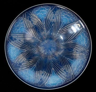 Lot 11 - Lalique Oeillets pattern opalescent dish