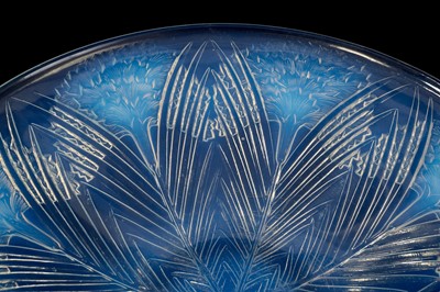 Lot 11 - Lalique Oeillets pattern opalescent dish