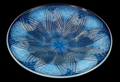 Lot 11 - Lalique Oeillets pattern opalescent dish