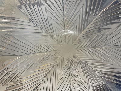 Lot 11 - Lalique Oeillets pattern opalescent dish