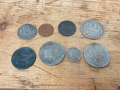 Lot 84 - Small group of coins, to include a George V 1935 silver crown, an Edward VII 1902 Coronation crown, etc