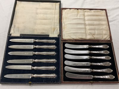 Lot 968 - Two sets of silver handled tea knives in fitted cases.
