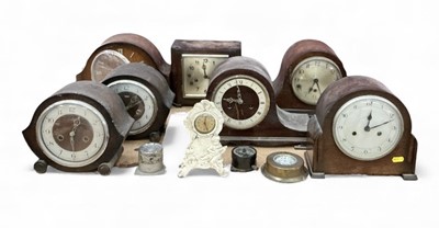 Lot 798 - Group of assorted clocks for spares or repairs to include 1930's mantle clocks, black slate clocks and others.