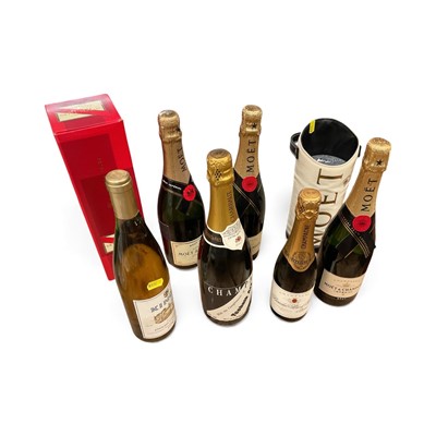 Lot 20 - Wine and champagne, to include 1 bottle G.H. Mumm & Co Brut (boxed), 3 bottles Moët & Chandon, 1 bottle Charbaut Brut, 1 half bottle Bouche Pere brut, and 1 bottle Kings English table wi...